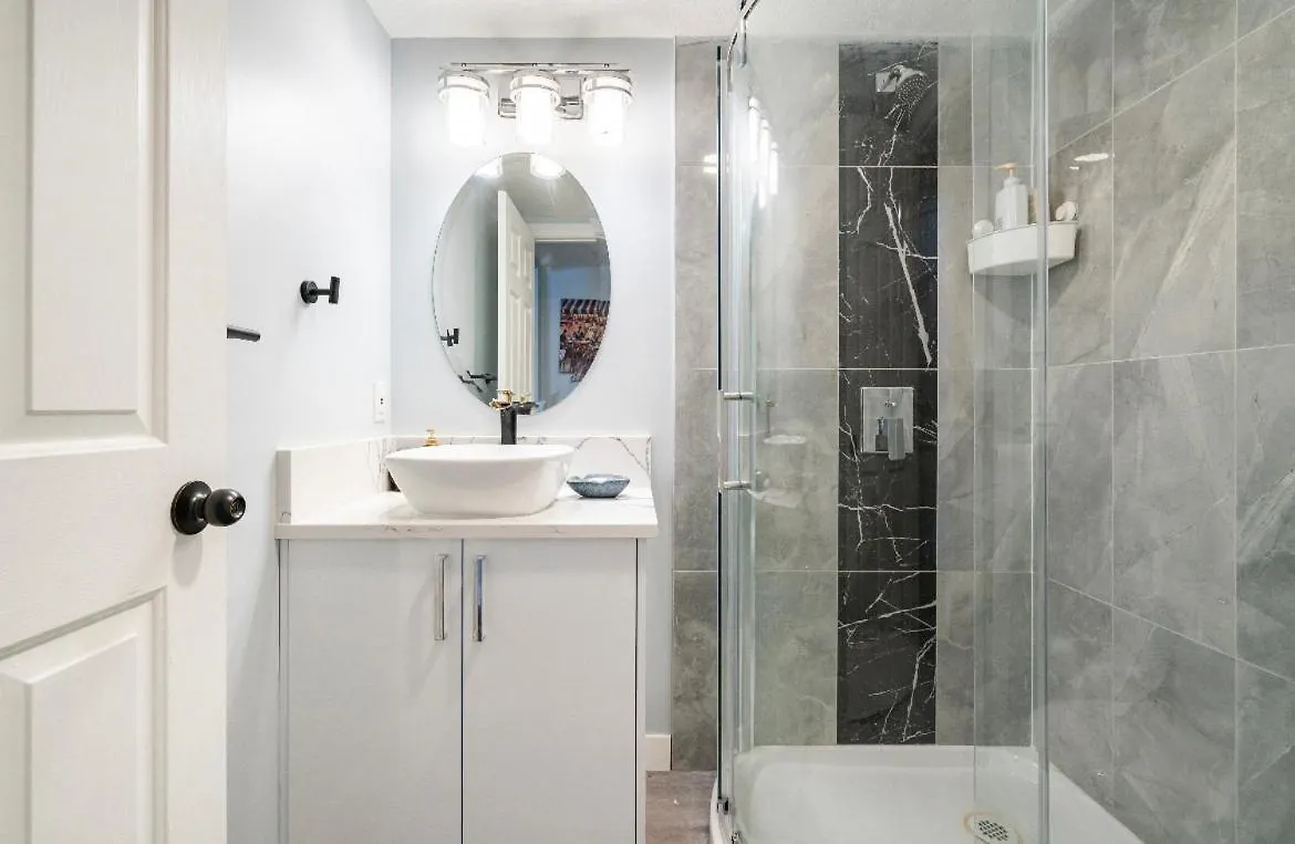 Calgary-Banff Remodle Suite Close Lrt&Uc&Free Parking Canada