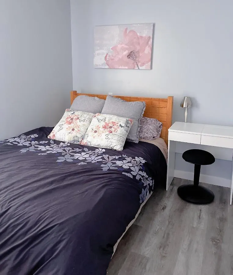 Guest house Calgary-Banff Remodle Suite Close Lrt&Uc&Free Parking Canada
